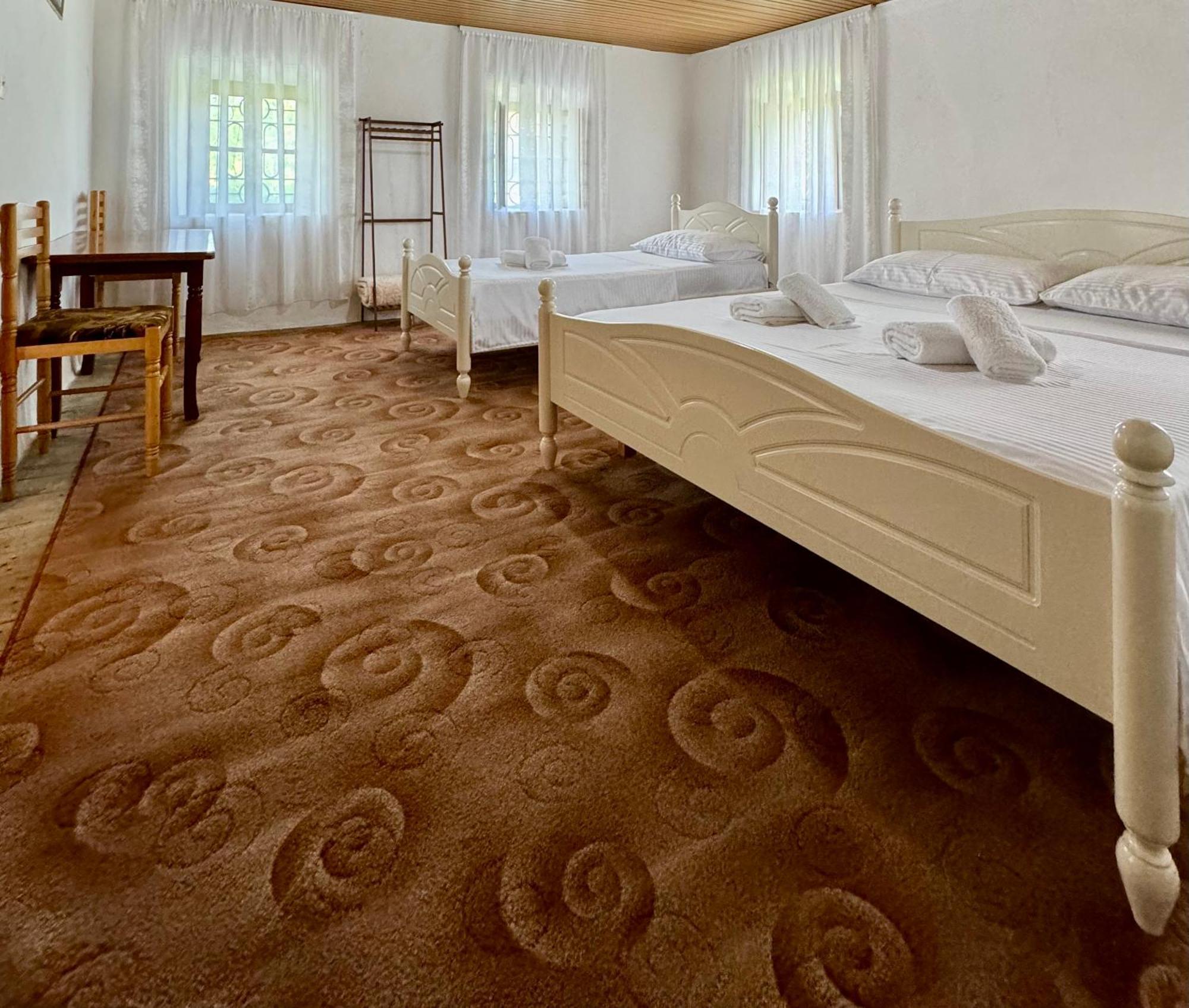 Guest House Noku Koman Екстер'єр фото